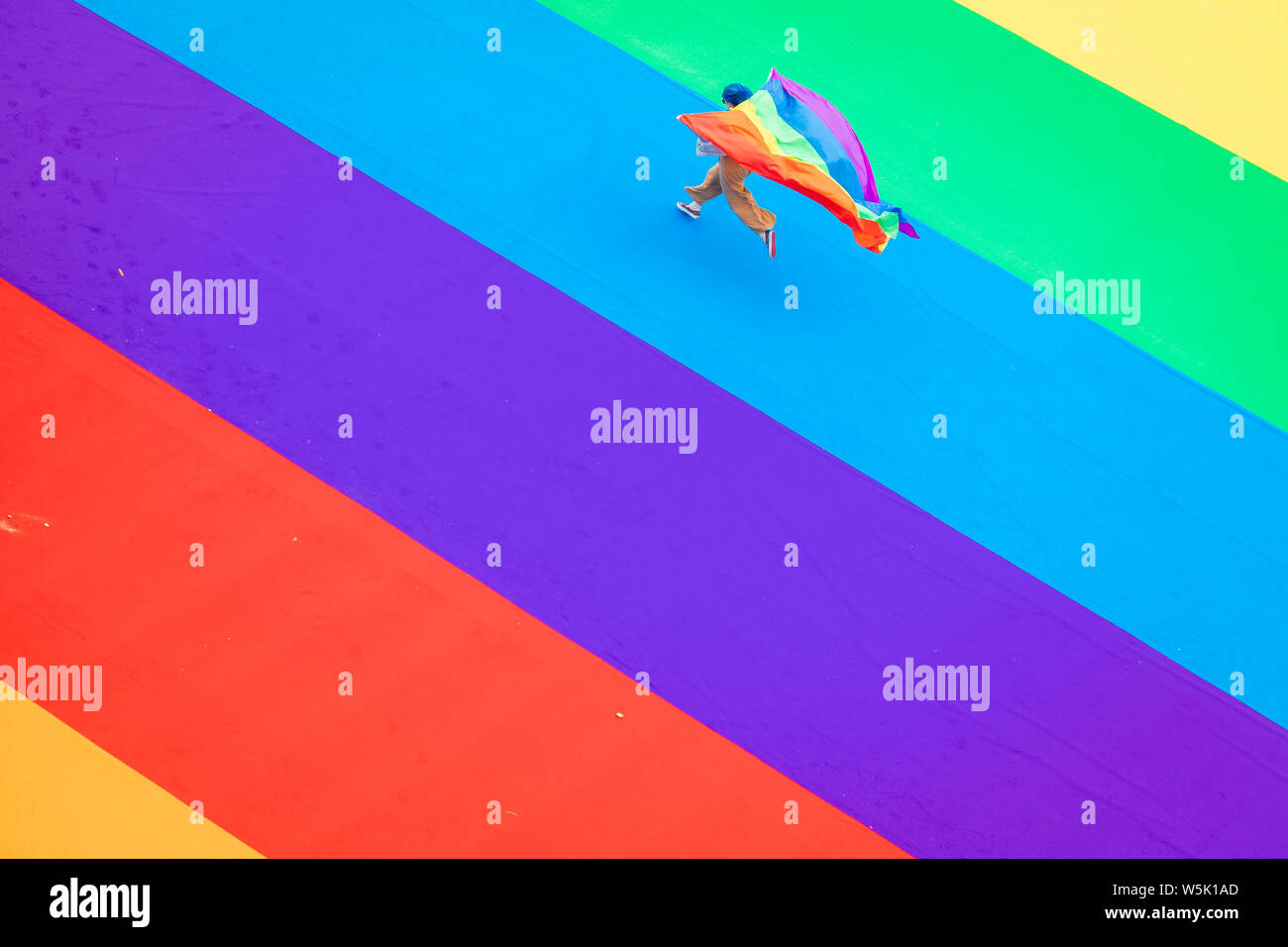 Pictured Bethaney Underbelly ist stolz darauf, Edinburgh Pride zu unterstützen. Als Unternehmen, das Vielfalt unterstützt und feiert, freedo Stockfoto