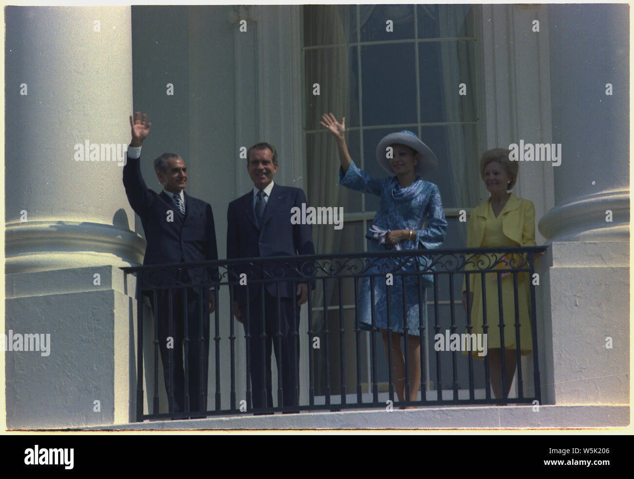 Begrüßungszeremonie/Shah von Iran; Umfang und Inhalt: Im Bild: Mohannad Reza Pahlavi, Präsident Nixon, Dibi Farah Pahlavi, Pat Nixon. Betrifft: Staatsoberhaupt - Iran. Stockfoto