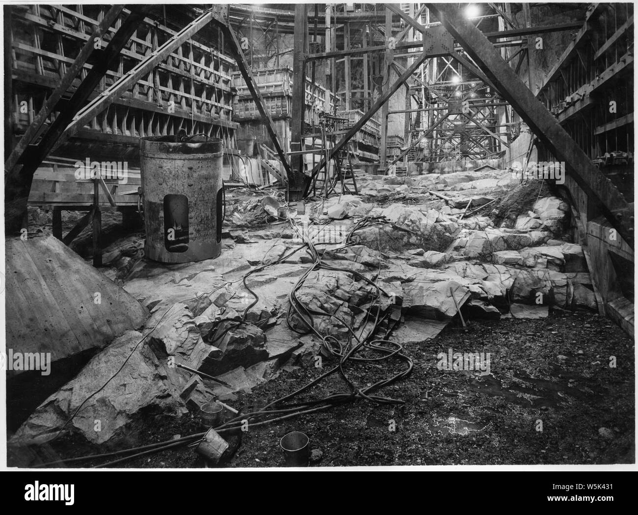 Grundgestein vorbereitet für Beton in West power house Base geben, Block P-3-A.; Umfang und Inhalt: Foto aus Band 2 einer Reihe von Fotoalben Dokumentation der Bau des Grand Coulee Dam und die damit verbundenen Arbeiten auf dem Columbia Basin Project. Stockfoto