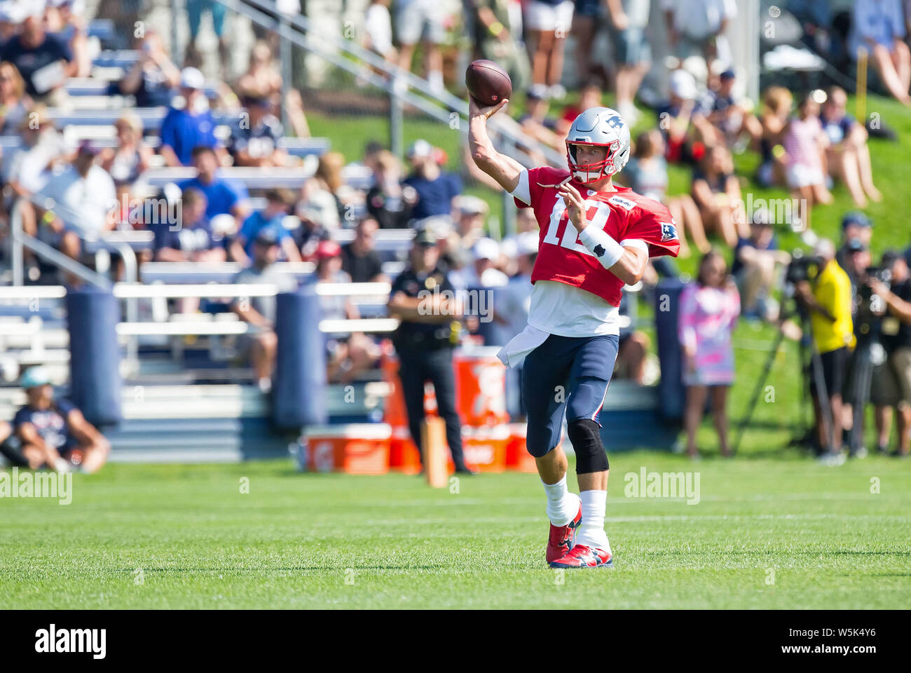 Gillette Stadium. 28. Juli 2019. MA, USA; New England Patriots Quarterback Tom Brady (12) beteiligt sich an Übungen im Training Camp am Gillette Stadium. Anthony Nesmith/CSM/Alamy leben Nachrichten Stockfoto