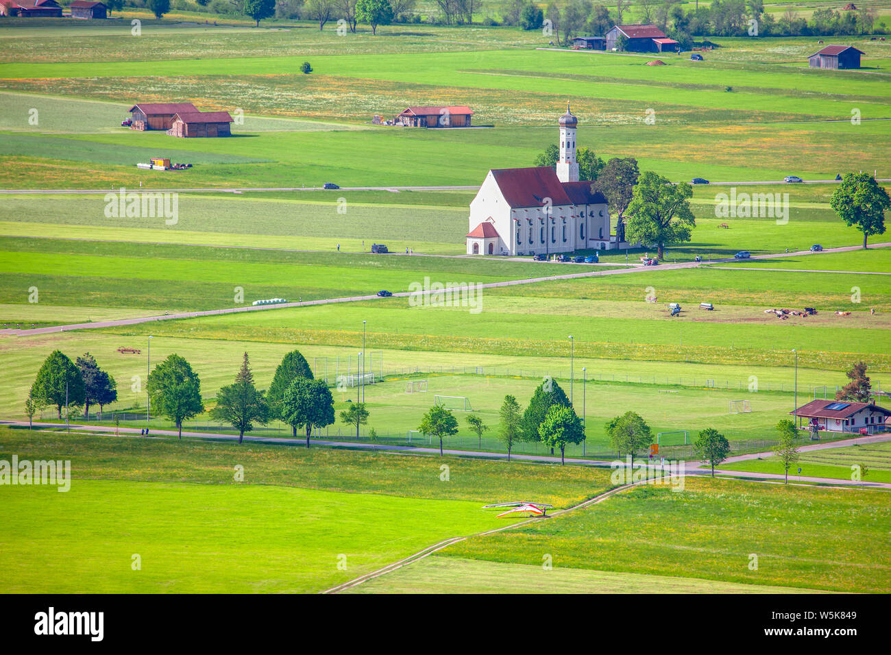 Wunderschöne grüne Landschaft Natur von Schwangau in Bayern Stockfoto