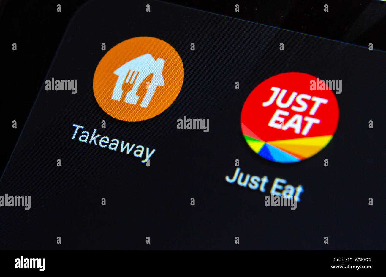 Nur Essen und Takeaway App Icons auf dem Bildschirm des Smartphones mit sichtbaren Pixel. Konzeptionelle Foto für die Nachrichten über eine mögliche Fusion der Unternehmen. Stockfoto