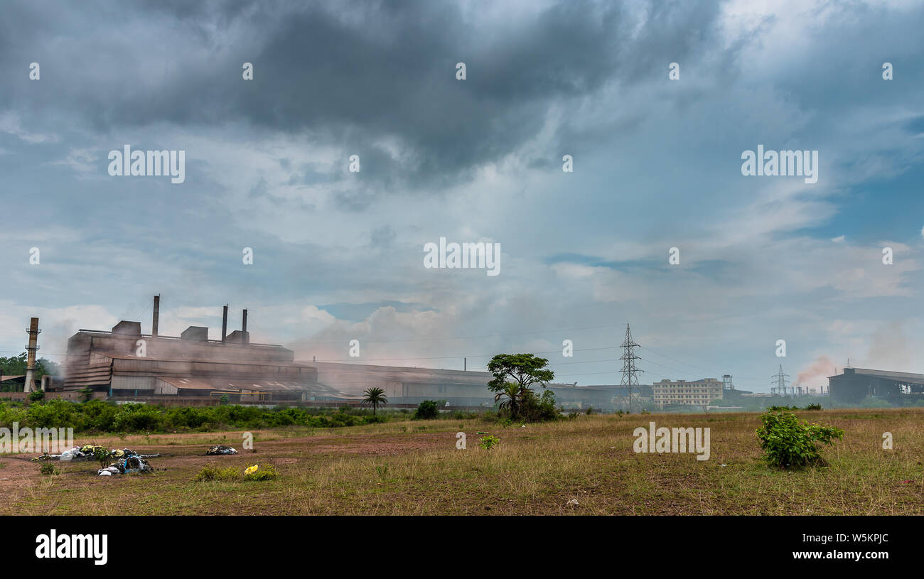 Luft verunreinigt durch Schwamm Eisenindustrie. Stockfoto