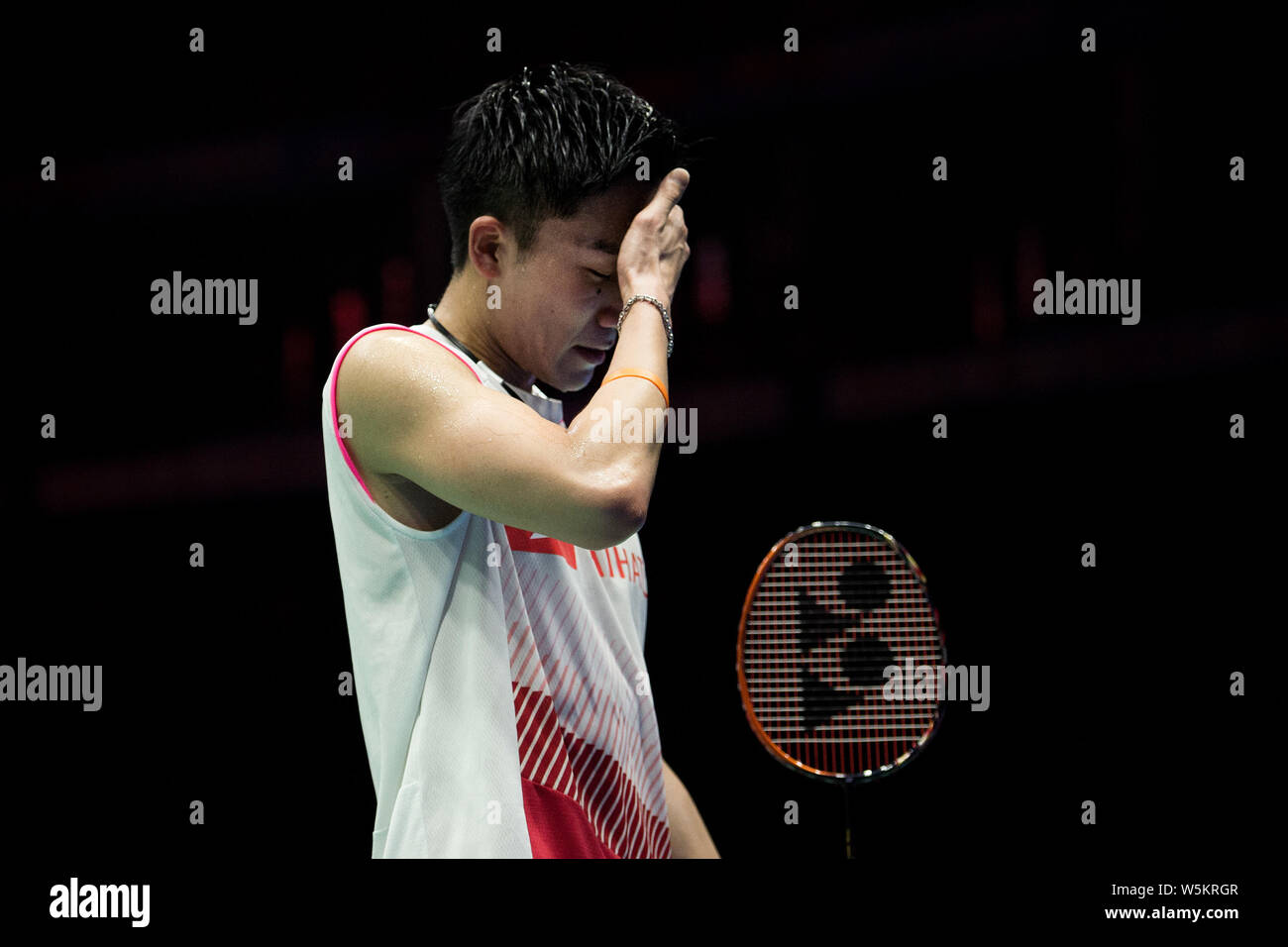 Kento Momota von Japan feiert nach dem Sieg über Shi Yuqi von China in ihrem letzten Spiel von singles Männer während der 2019 Badminton Asien Meisterschaften Stockfoto
