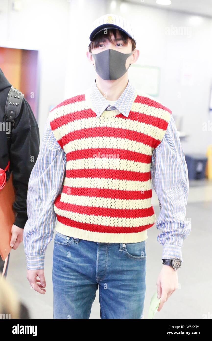 Chinesische Schauspieler Leo Wu Lei, bekannt als der Nation kleiner Bruder' in China an der Beijing Capital International Flughafen in Peking, China, 2 kommt eine Stockfoto