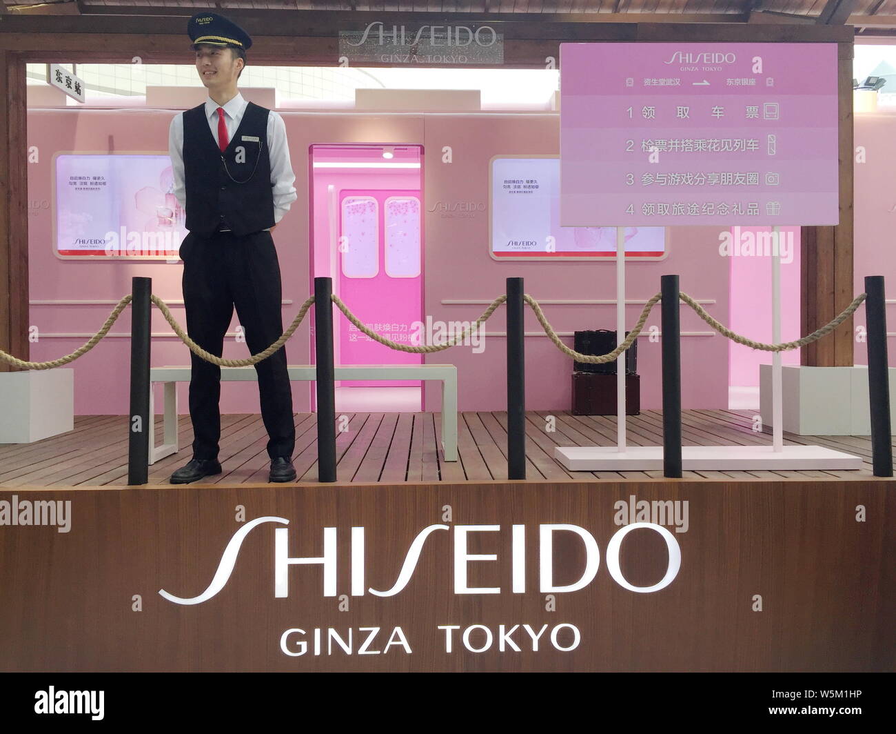 ---- Blick auf den Stand von Shiseido in Wuhan City, der Provinz Hubei in Zentralchina, 29. April 2018. Japanische Kosmetikfirma Shiseido hat ein Stockfoto