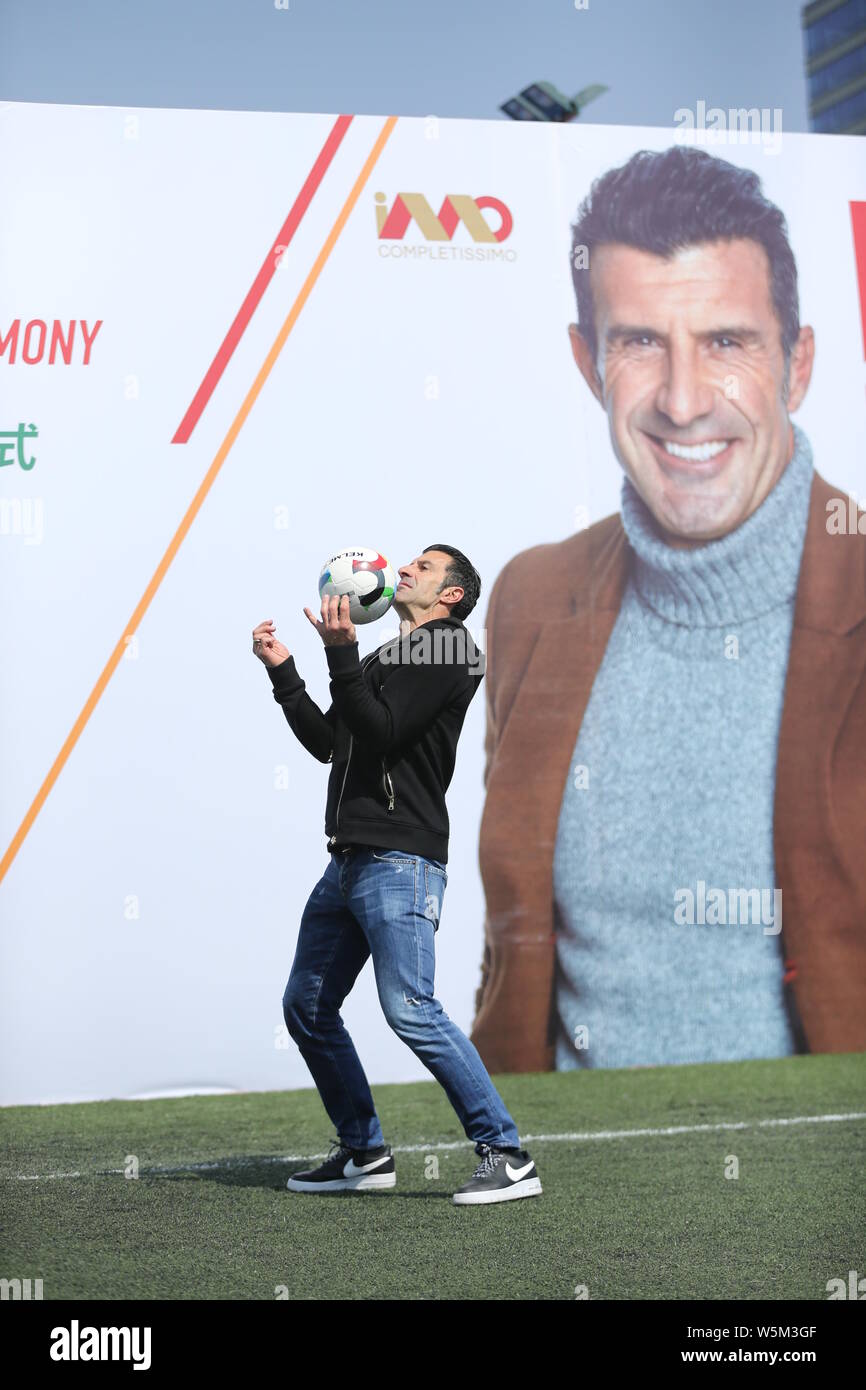 Pensionierter portugiesischer Fußballspieler Luis Figo nimmt an der Eröffnungsfeier für siic Cup 2019 Qingdao Kinder Fußball Elite League in Qingdao Stadt, Stockfoto