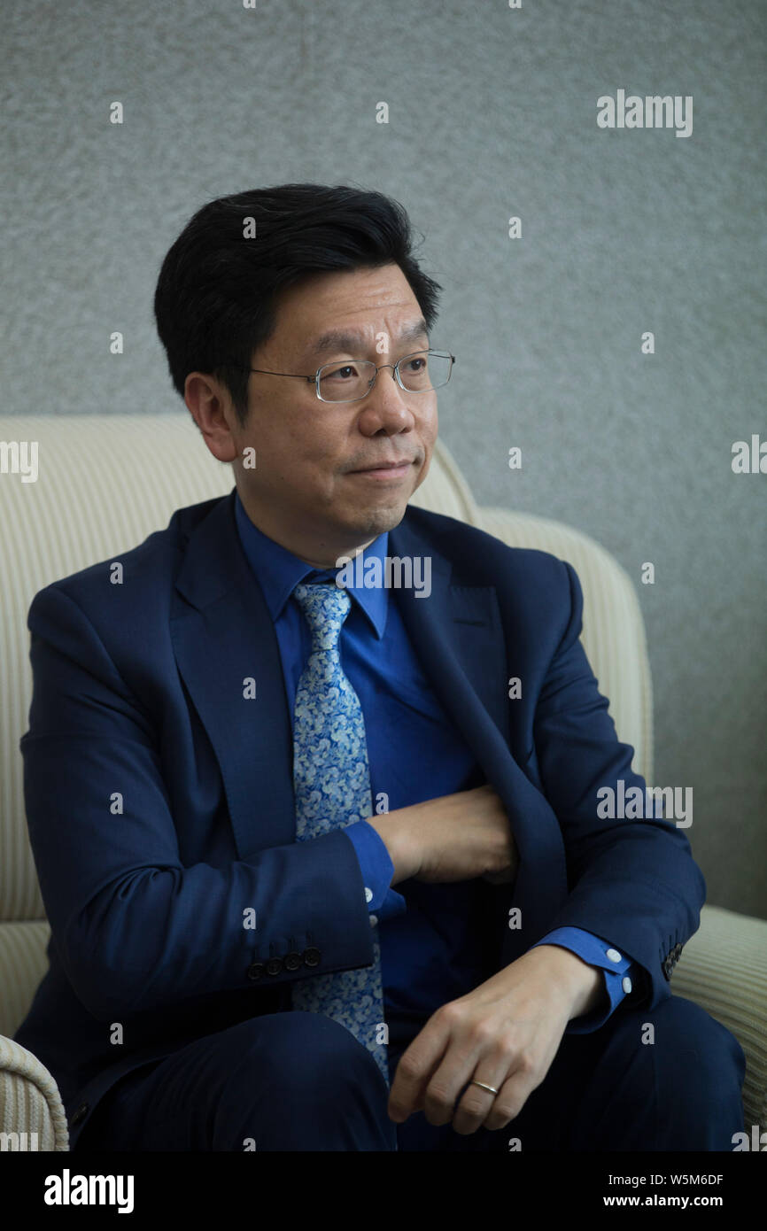 ---- Kai-Fu Lee, Chairman und CEO von Innovation arbeitet, erhält ein Interview in Shanghai, China, 10. Mai 2017. Künstliche Intelligenz bringt Stockfoto
