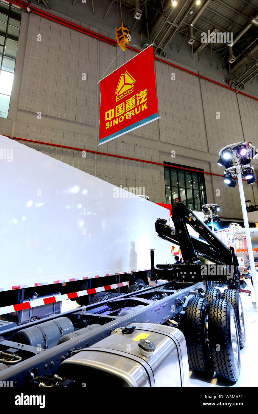 ---- Blick auf den Stand der China National Heavy Duty Truck Group, auch als Sinotruk Gruppe, während der 16. Internationalen Automobil bekannt in Shanghai Stockfoto