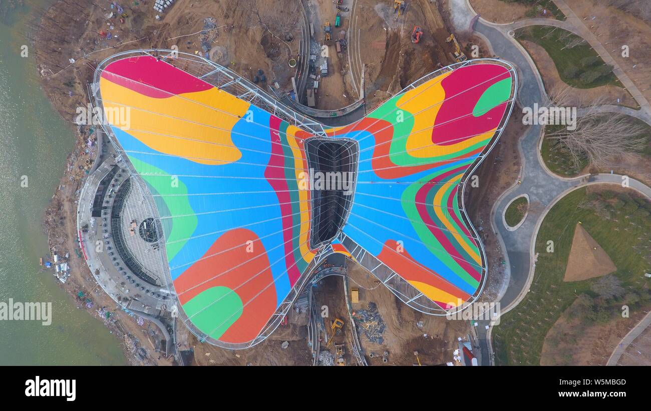 Luftaufnahme der bunten Guirui Theater mit der Form eines Schmetterlings für das bevorstehende Internationale Gartenbauausstellung Peking 2019 Stockfoto