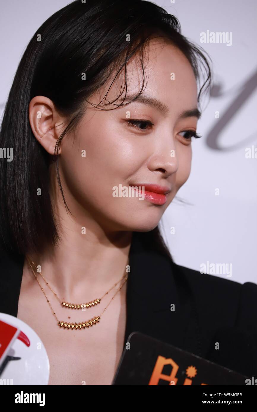 Chinesische Schauspielerin Victoria Song oder Song Qian besucht eine Mode Event fur die neue Schmuck Kollektion Cartier CLASH DE CARTIER in Shanghai China 23. April Stockfotografie Alamy
