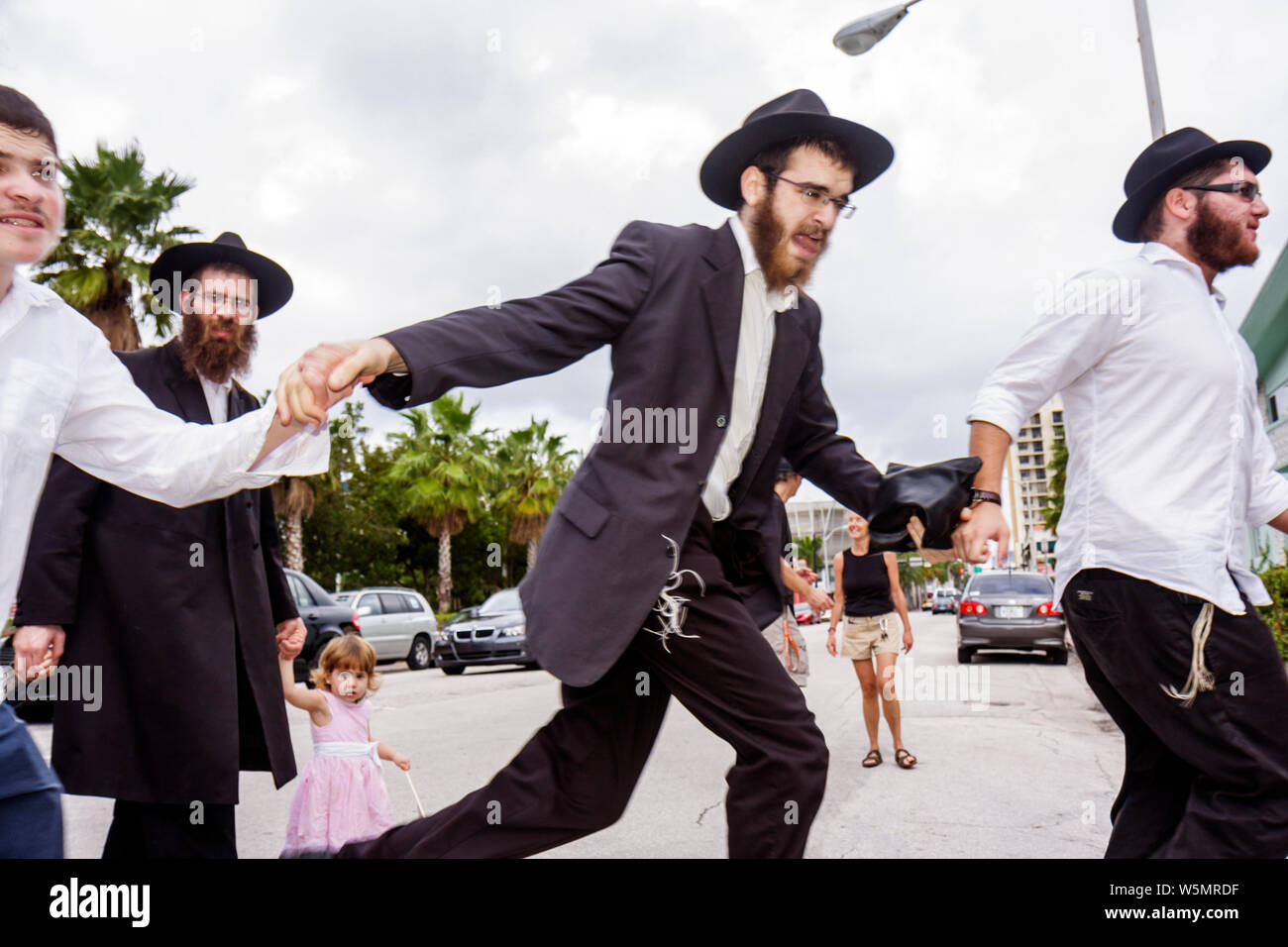 Miami Beach Florida, Jüdisches Museum von Florida, Feier, Fertigstellung, neue Sefer Torah, Rabbiner, rebbe, orthodoxer Jude, Studenten Bildung Schüler Schüler, C Stockfoto