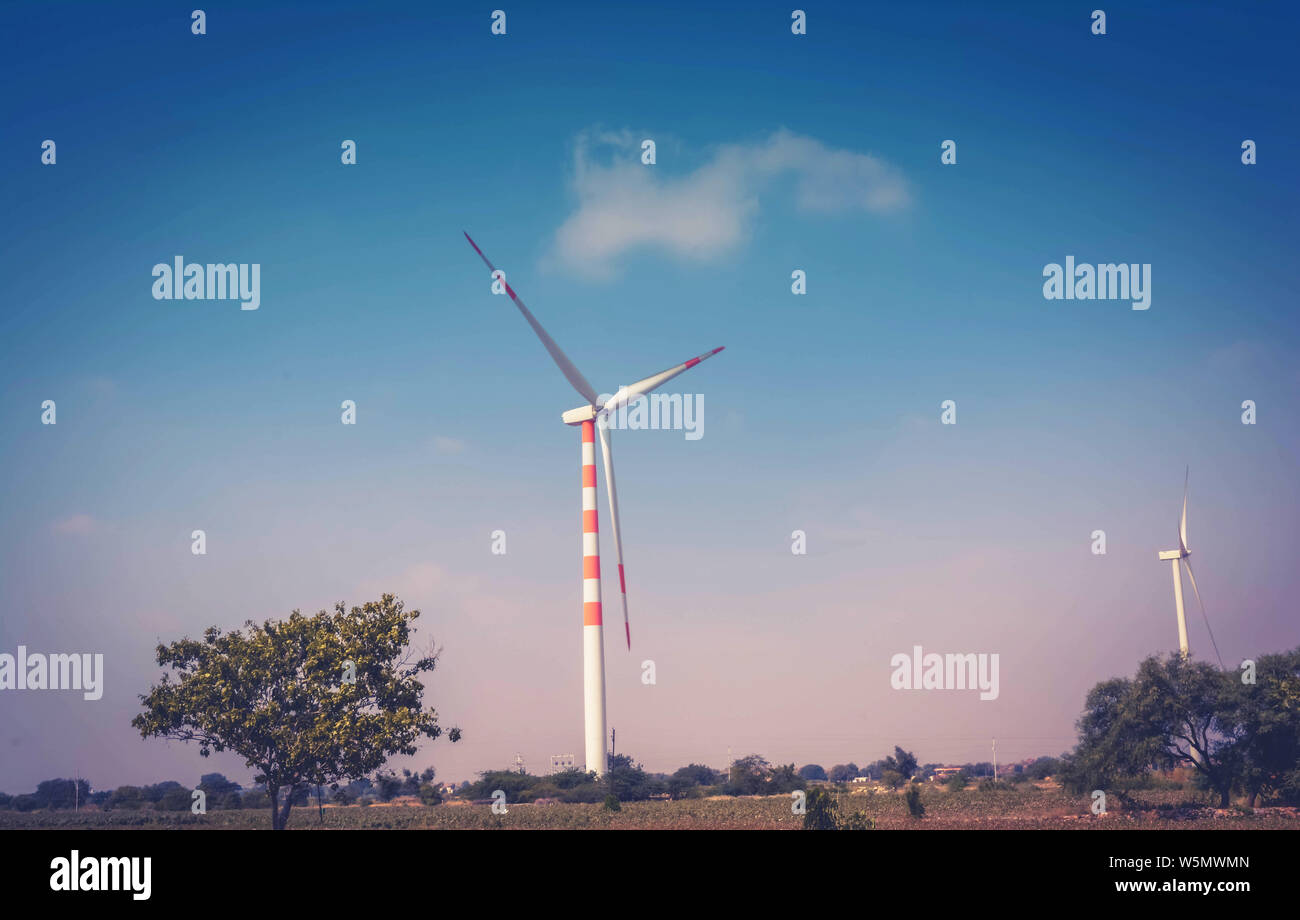 Wind Turbine Power Concept, Vintage in Farbe Stockfotografie Alamy