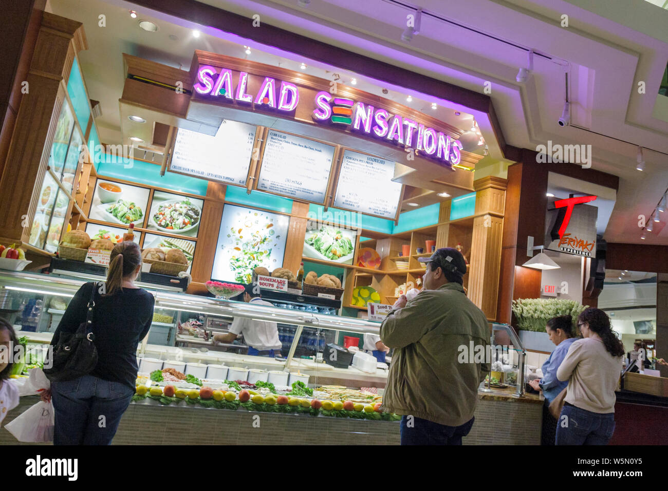 Palm Beach Gardens Florida, The Gardens Mall, Food Court plaza Tischtische zwangloses Essen, Salatempfindungen, Restaurantkette, Shopping Shopper Shopper sh Stockfoto