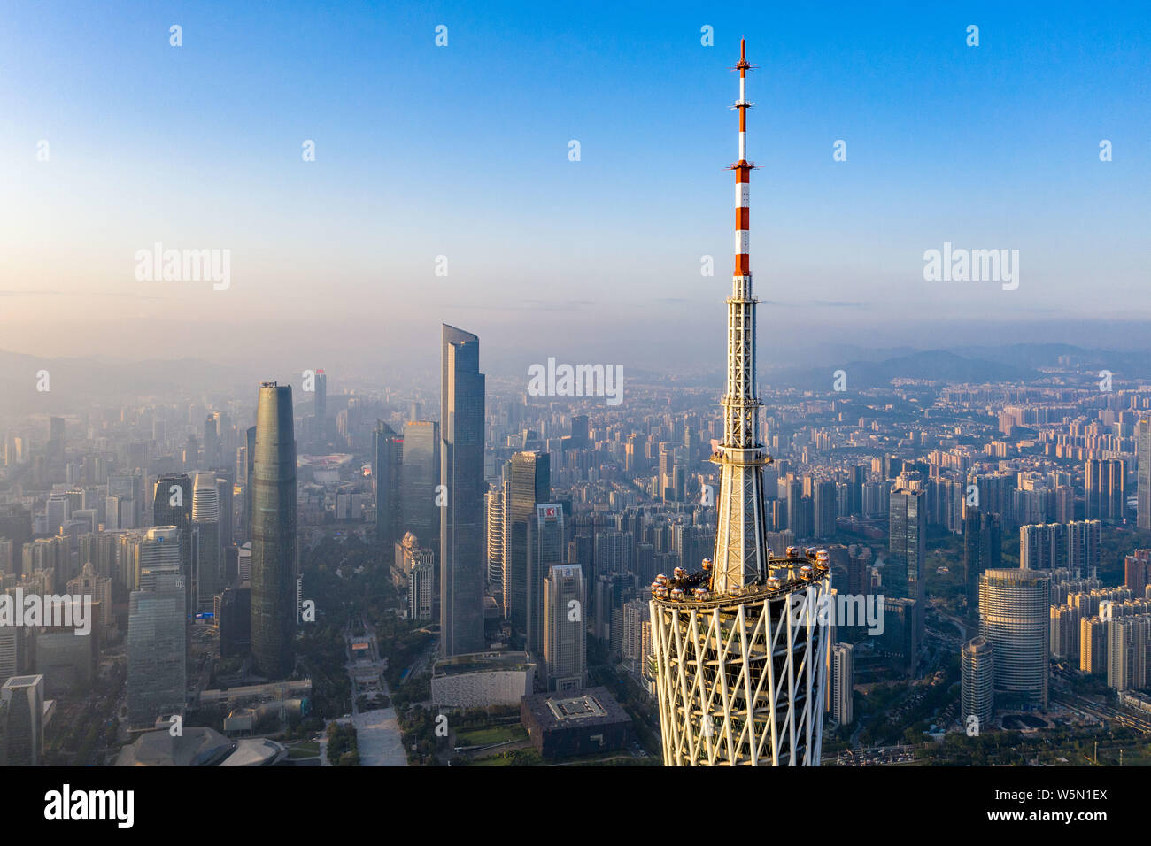 Ein Blick auf die Canton Tower in Guangzhou City, die südchinesische Provinz Guangdong, 16. April 2019. Der Kanton Tower, formal Guangzhou TV Astronomische Stockfoto