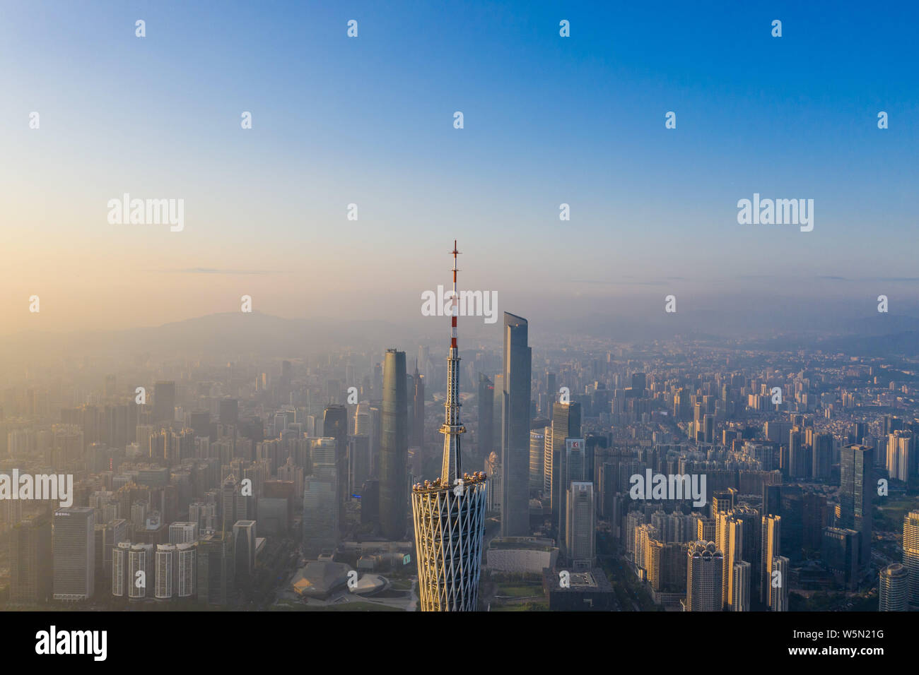 Ein Blick auf die Canton Tower in Guangzhou City, die südchinesische Provinz Guangdong, 16. April 2019. Der Kanton Tower, formal Guangzhou TV Astronomische Stockfoto