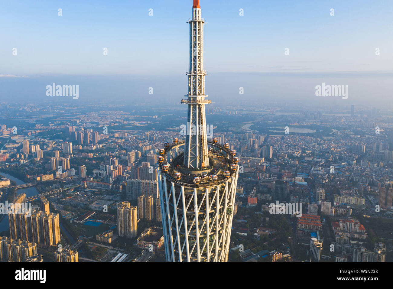 Ein Blick auf die Canton Tower in Guangzhou City, die südchinesische Provinz Guangdong, 16. April 2019. Der Kanton Tower, formal Guangzhou TV Astronomische Stockfoto