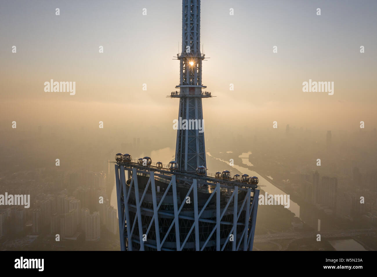 Ein Blick auf die Canton Tower in Guangzhou City, die südchinesische Provinz Guangdong, 16. April 2019. Der Kanton Tower, formal Guangzhou TV Astronomische Stockfoto