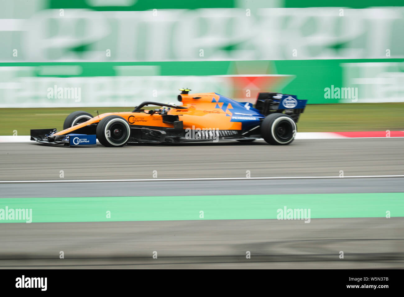 Britische Rennfahrer Lando Norris von McLaren konkurriert Heineken während der Formel Eins Grand Prix von China 2019 auf dem Shanghai International Circuit i Stockfoto