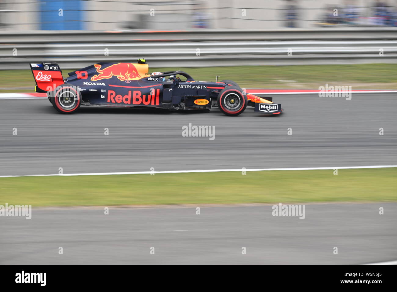 Französische Rennfahrer Pierre Gasly von Red Bull Racing konkurriert Heineken während der Formel Eins Grand Prix von China 2019 auf dem Shanghai International Ci Stockfoto