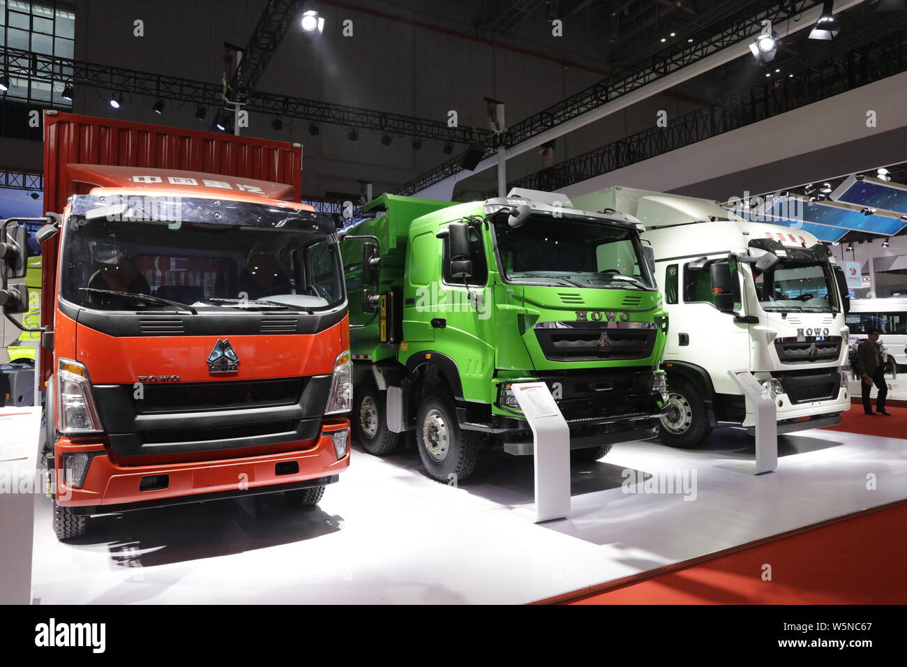 ---- Blick auf den Stand der China National Heavy Duty Truck Group, auch als Sinotruk Gruppe, während der 18. Internationalen Automobil bekannt in Shanghai Stockfoto
