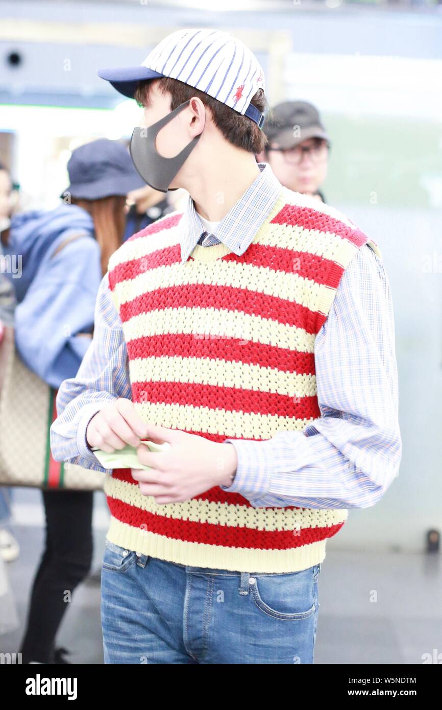 Chinesische Schauspieler Leo Wu Lei, bekannt als der Nation kleiner Bruder' in China an der Beijing Capital International Flughafen in Peking, China, 2 kommt eine Stockfoto