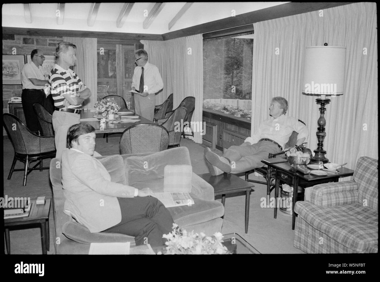 Hamilton Jordan, Zbigniew Brzezinski, William Quandt, Cyrus Vance und Jimmy Carter in Camp David. Stockfoto