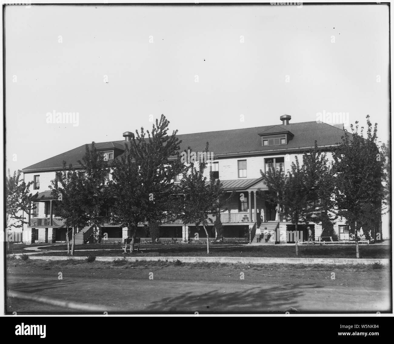 Home 3; Geltungsbereich und Inhalt: Dieses Foto ist Teil einer Serie von Glasplatte negative durch die Chilocco Indian School Print Shop in der indischen Schule Journal zur Veröffentlichung verwendet werden. Stockfoto