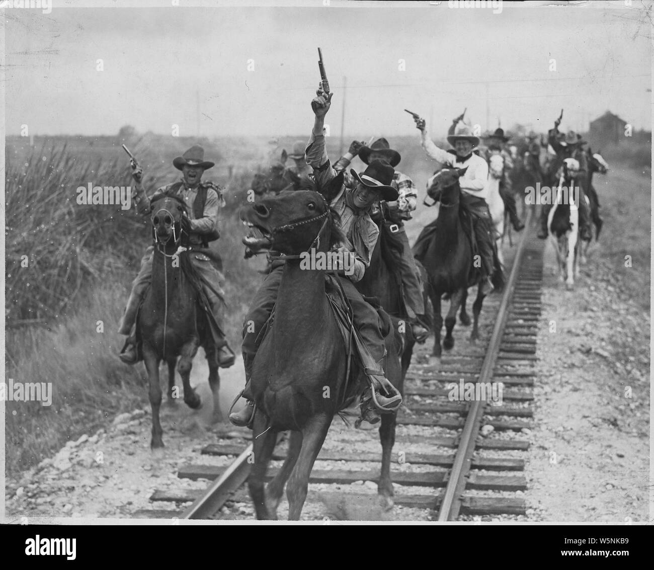 Hollywood Film Stills; Umfang und Inhalt: Auseinandersetzung über Frau im Schlafzimmer; Ranch Hand essen; Cowboys jagen trainieren. Stockfoto