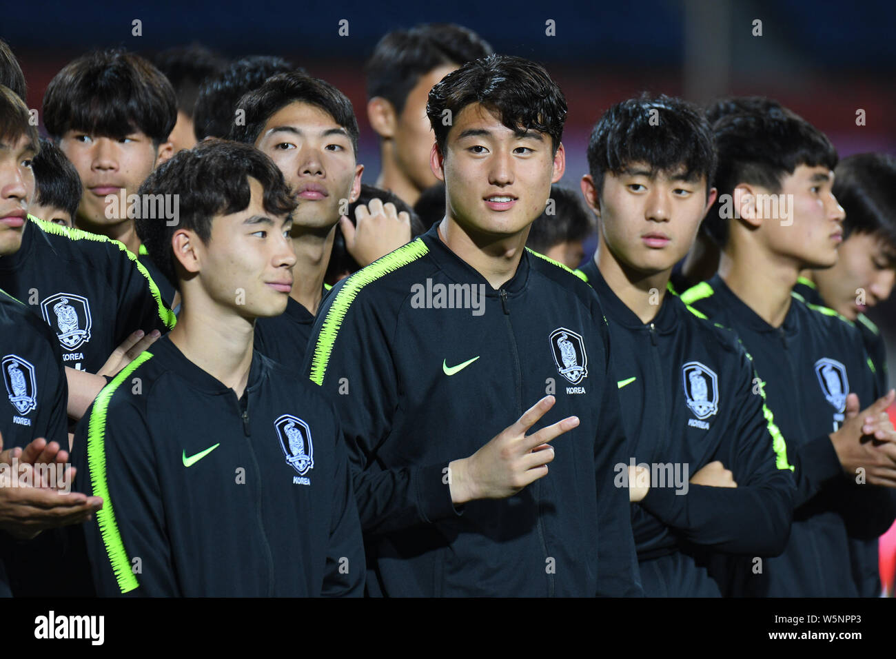 Spieler von Südkorea U 18 Stellen mit ihrer Trophäe nach dem Sieg über China U18 während der Panda Cup International Jugend Fußball Turnier 2019 in Cheng Stockfoto