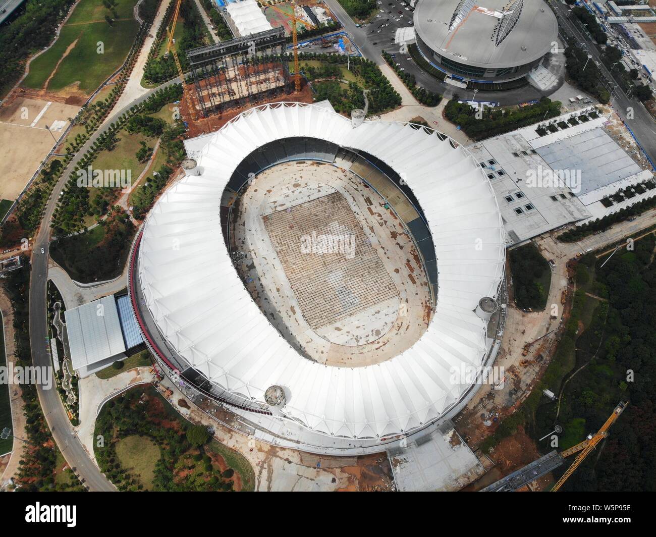 Eine Luftaufnahme der Wuhan Sportzentrum Stadion unter Renovierung in Vorbereitung auf die bevorstehende 7th CISM Military World Games in Wuhan City, Centra Stockfoto
