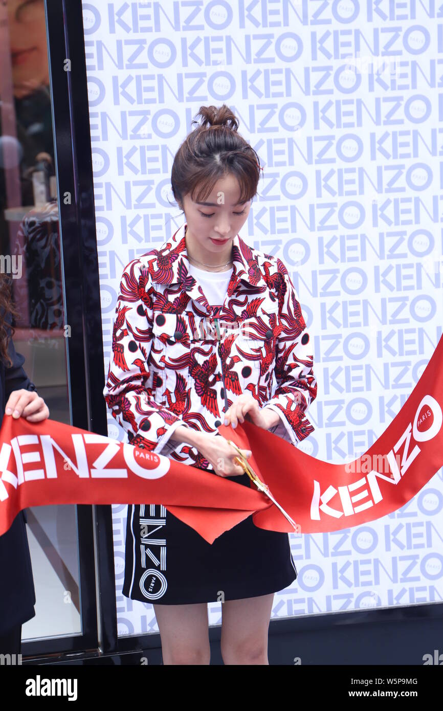 Chinesische Schauspielerin Hu Bingqing besucht eine Werbeveranstaltung für Kenzo in Shanghai, China, 29. Mai 2019. Stockfoto