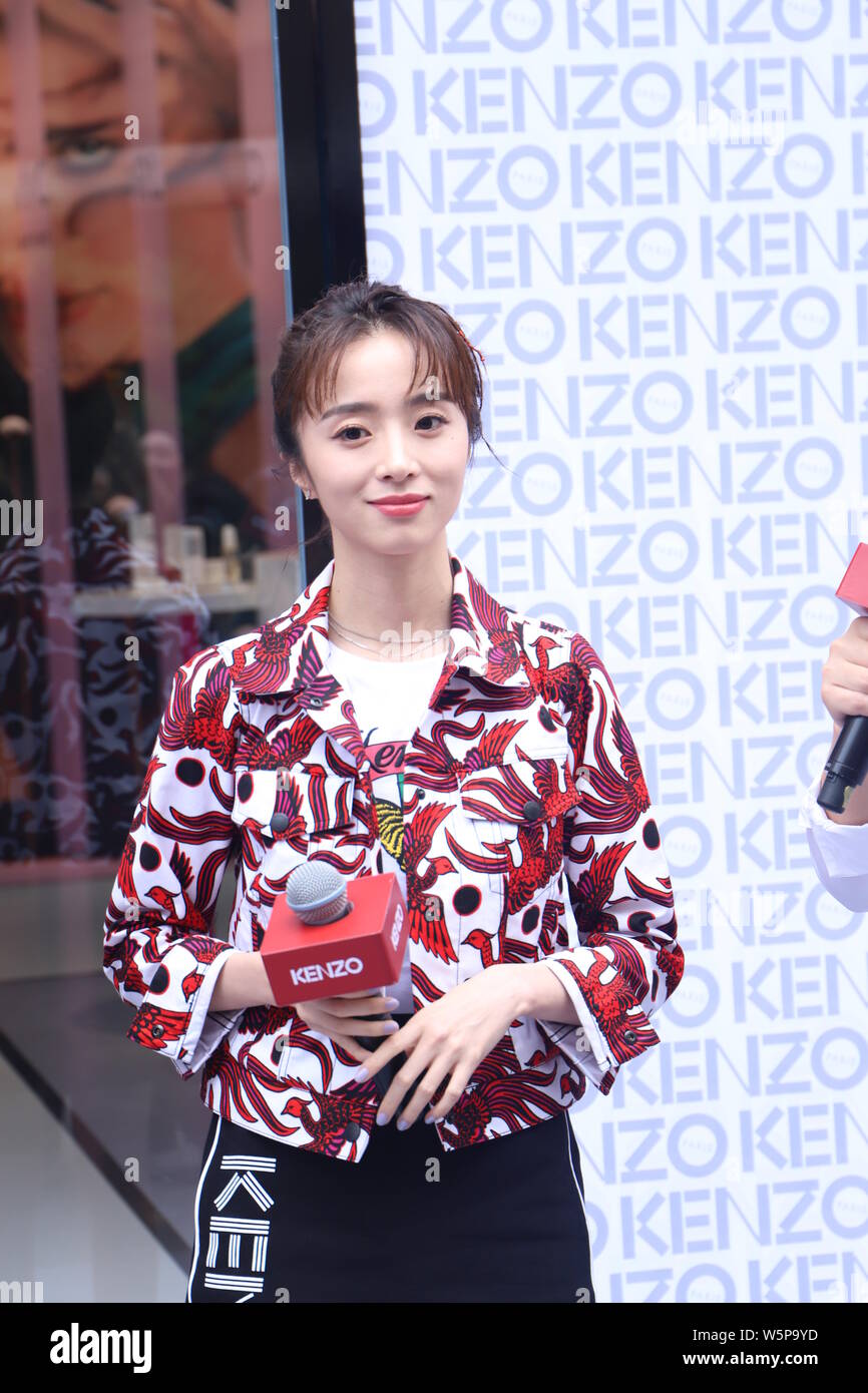 Chinesische Schauspielerin Hu Bingqing besucht eine Werbeveranstaltung für Kenzo in Shanghai, China, 29. Mai 2019. Stockfoto