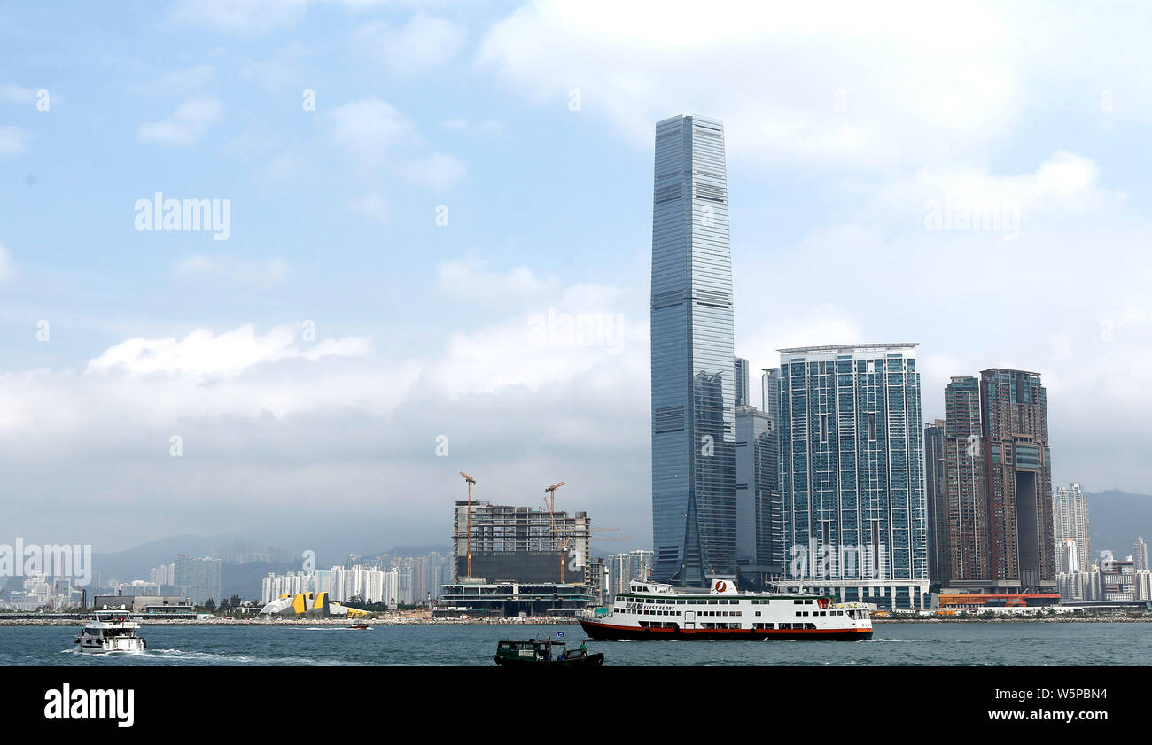 ---- Blick auf das International Commerce Centre (ICC) und Cluster von Büro- und Wohngebäuden Mehrfamilienhäusern in Hongkong, China, 14. Oktober 2. Stockfoto