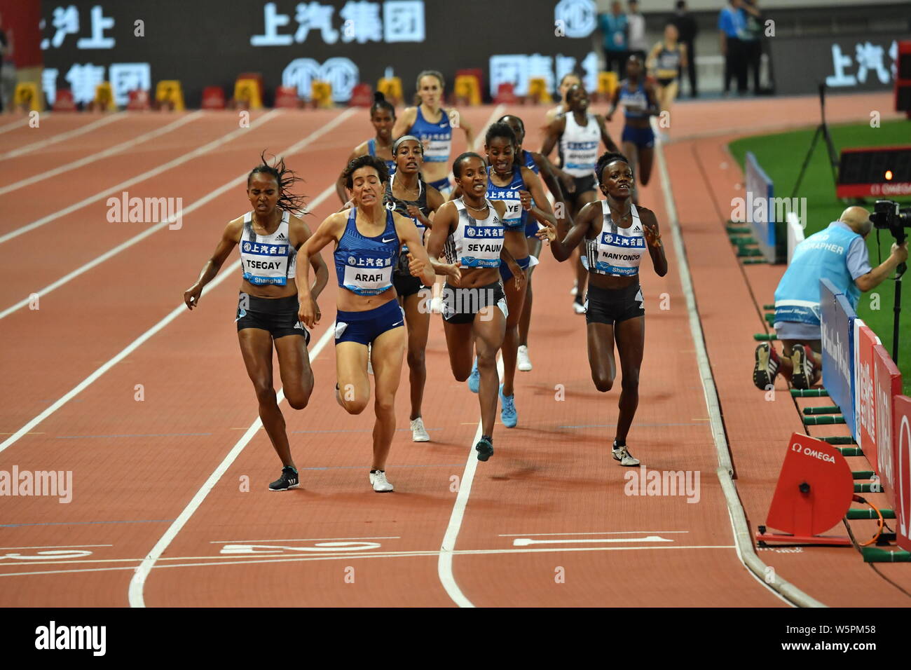 Marokkanische mittleren Abstand Läufer Rababe Arafi konkurriert im 1500 m Frauen während der iaaf Diamond League Shanghai in Shanghai, China, 18. Mai 2019. Stockfoto