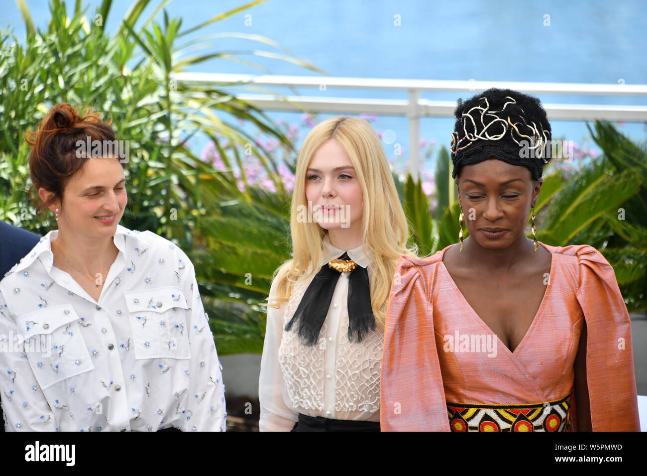 (Von links) Cury Mitglieder italienische Regisseurin Alice Rohrwacher, US-amerikanische Schauspielerin Elle Fanning, und senegalesische Schauspielerin und Comedian Maimouna N'Diaye p Stockfoto