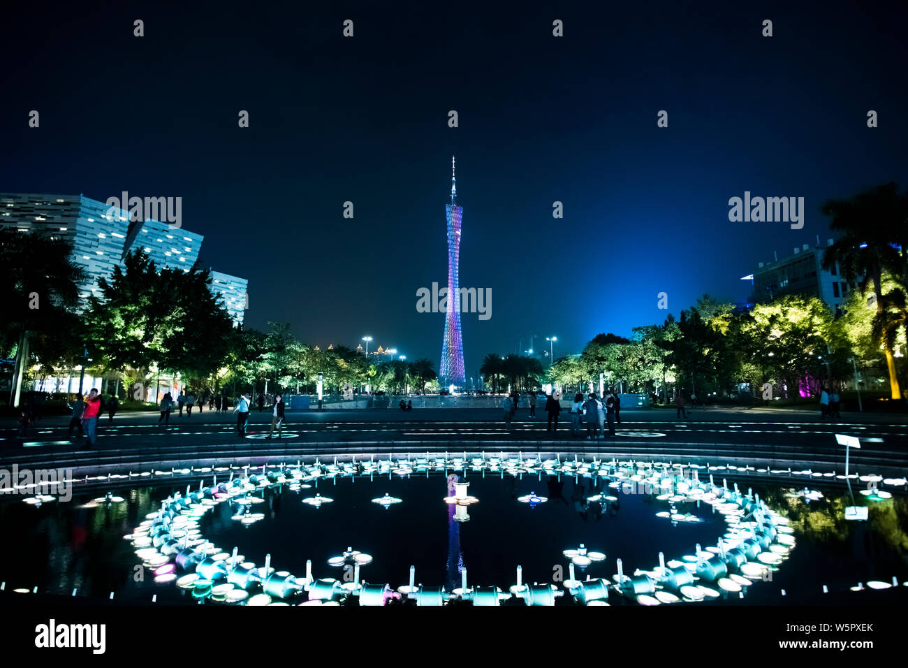 ------ Nacht Blick auf die Canton Tower in Guangzhou City, die südchinesische Provinz Guangdong, 12. Oktober 2018. Der 31 chinesischen Provinzen, Gemeinden Stockfoto