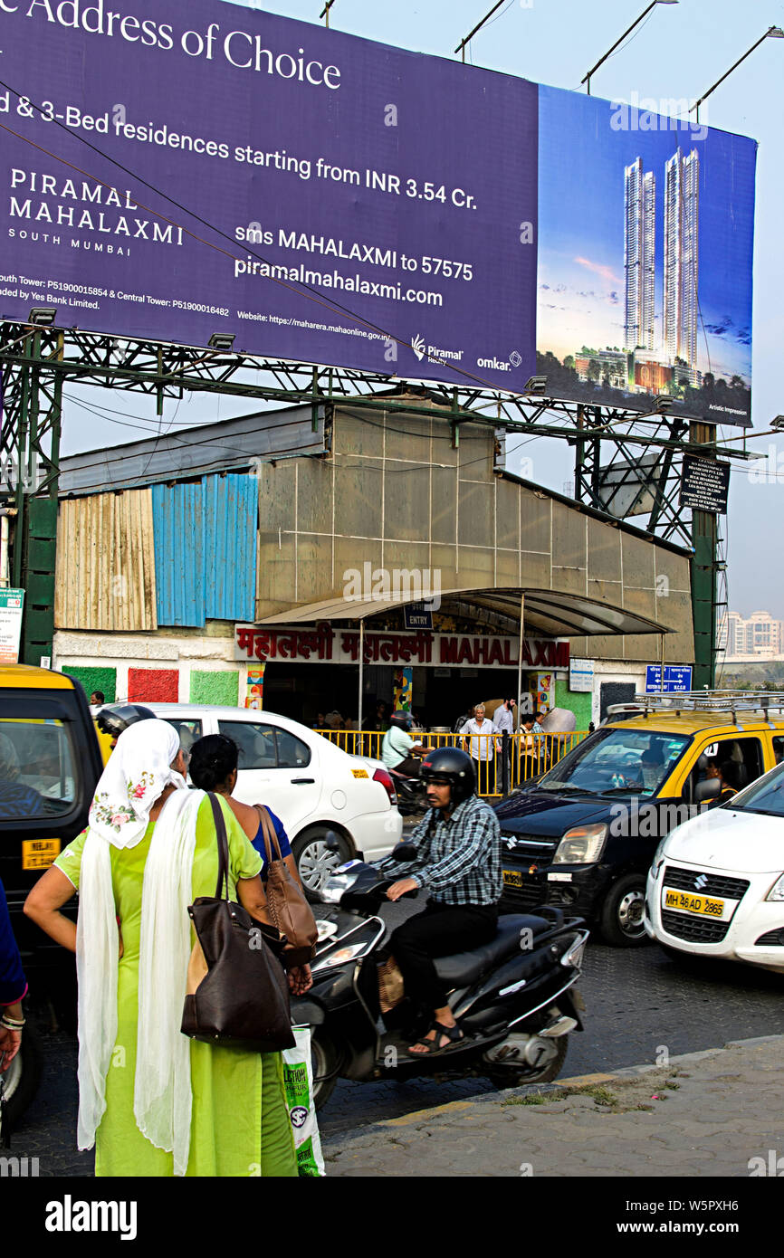 Mahalaxmi Bahnhof Eingang Mumbai Maharashtra Indien Asien Stockfoto