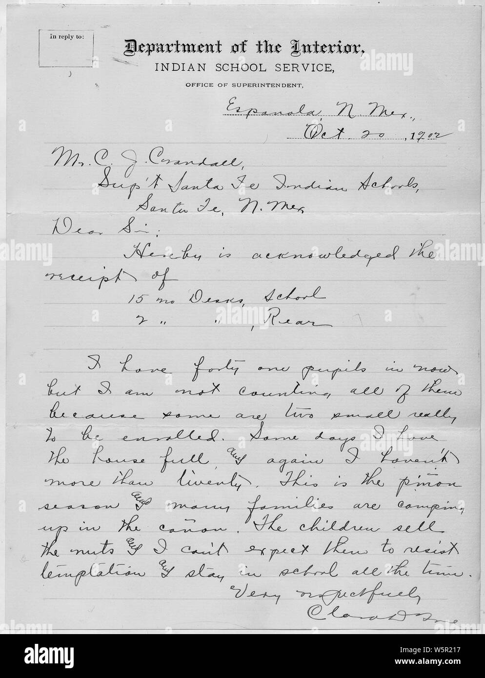 Brief an die Betriebsleiter concening Eingang der Schreibtische und die Erfassung der Anzahl der Schüler.; Umfang und Inhalt: Brief an Supp. Crandall von Miss wahr, dass der Schreibtisch angekommen war. Sie sagte auch, daß sie hatte 41 Schüler, aber die indischen Kinder oft begleitet ihre Eltern pinon Muttern abholen und so hatte sie nur 20 Studenten die meiste Zeit. Stockfoto