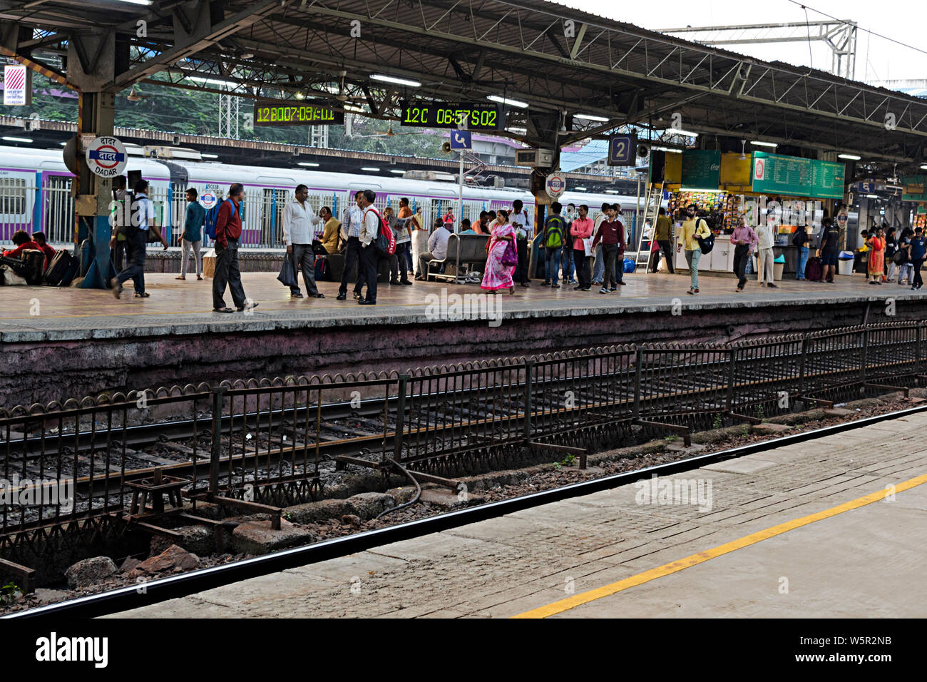 Dadar Bahnhof Mumbai Maharashtra Indien Asien Stockfoto