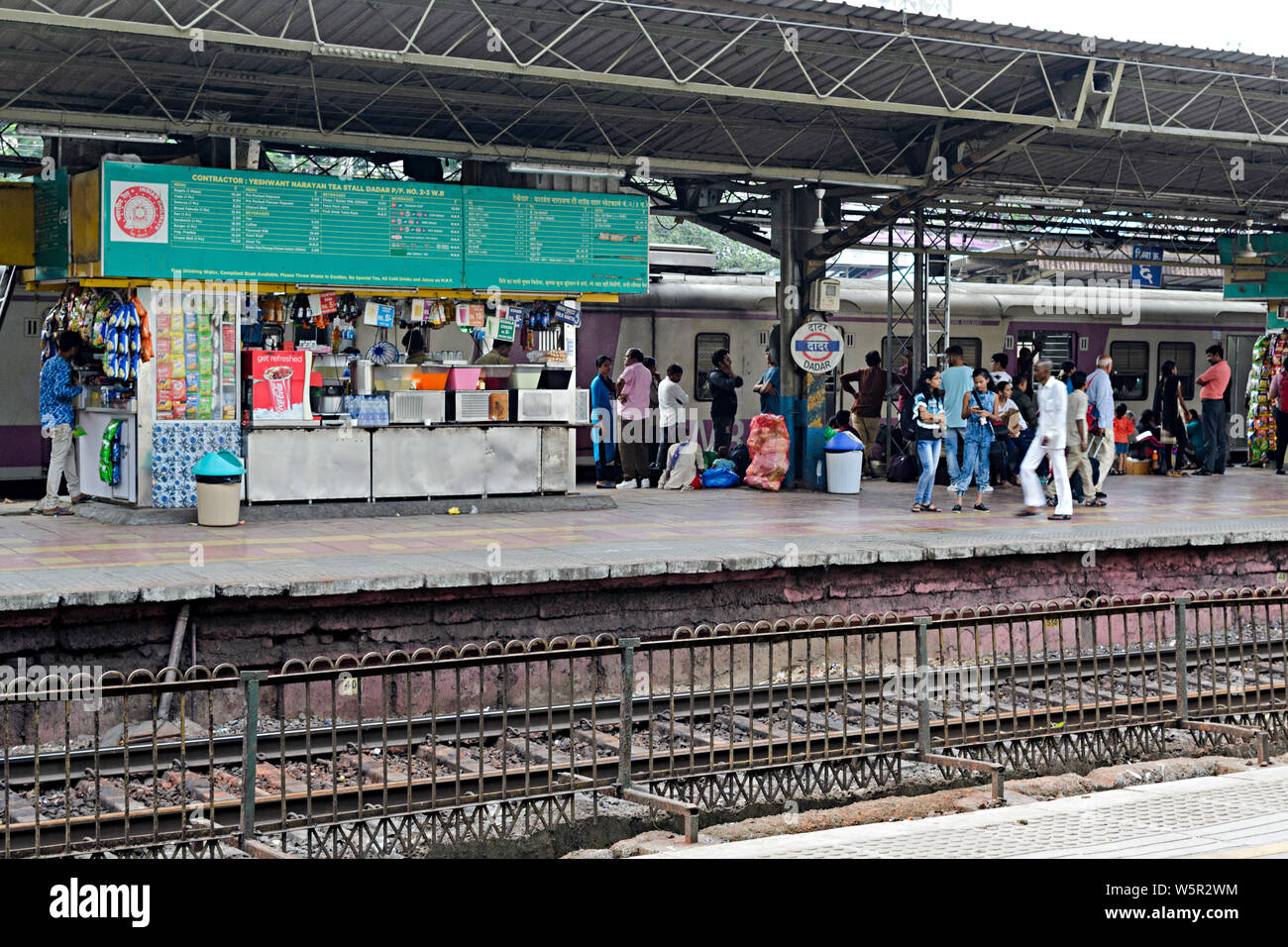 Dadar Bahnhof Mumbai Maharashtra Indien Asien Stockfoto