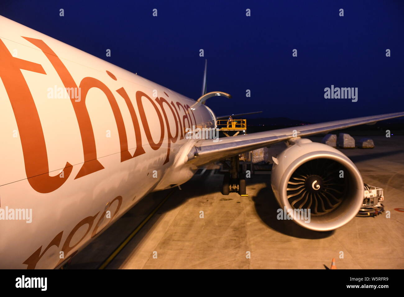 Eine Boeing 777-200F cargo Plane der Ethiopian Airlines ist am Internationalen Flughafen Jiangbei in Chongqing Chongqing, China geparkt, 26. Juni 2019. Ein n Stockfoto