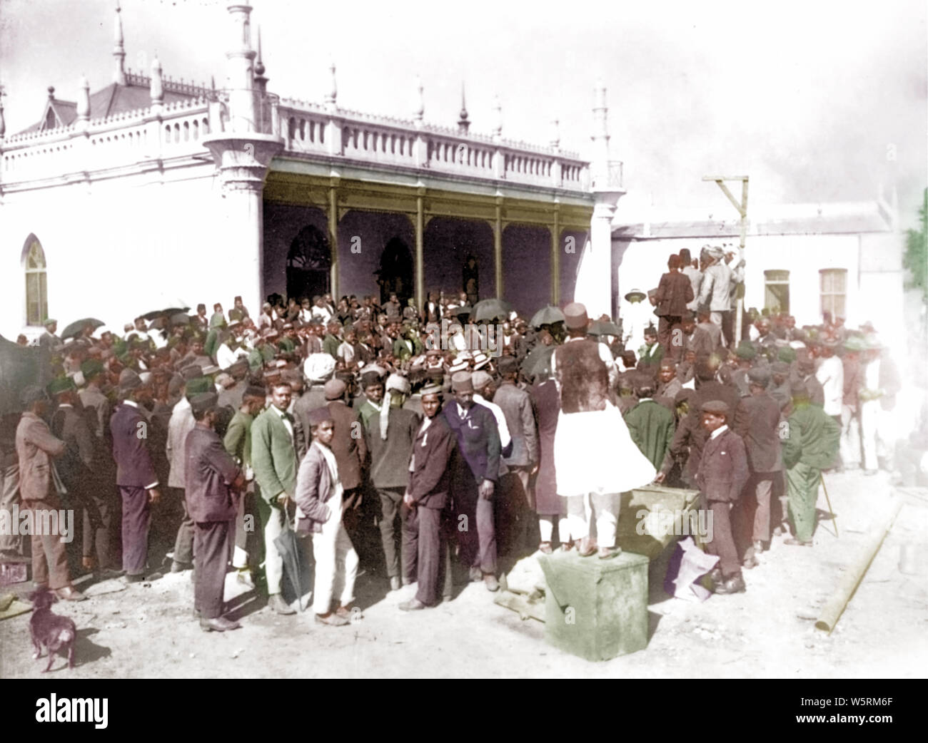 Massenversammlungen vor der Hamidia Moschee in Johannesburg unter der Leitung von Mahatma Gandhi, Südafrika, August 16 1908, altes Bild aus dem Jahr 1900s Stockfoto