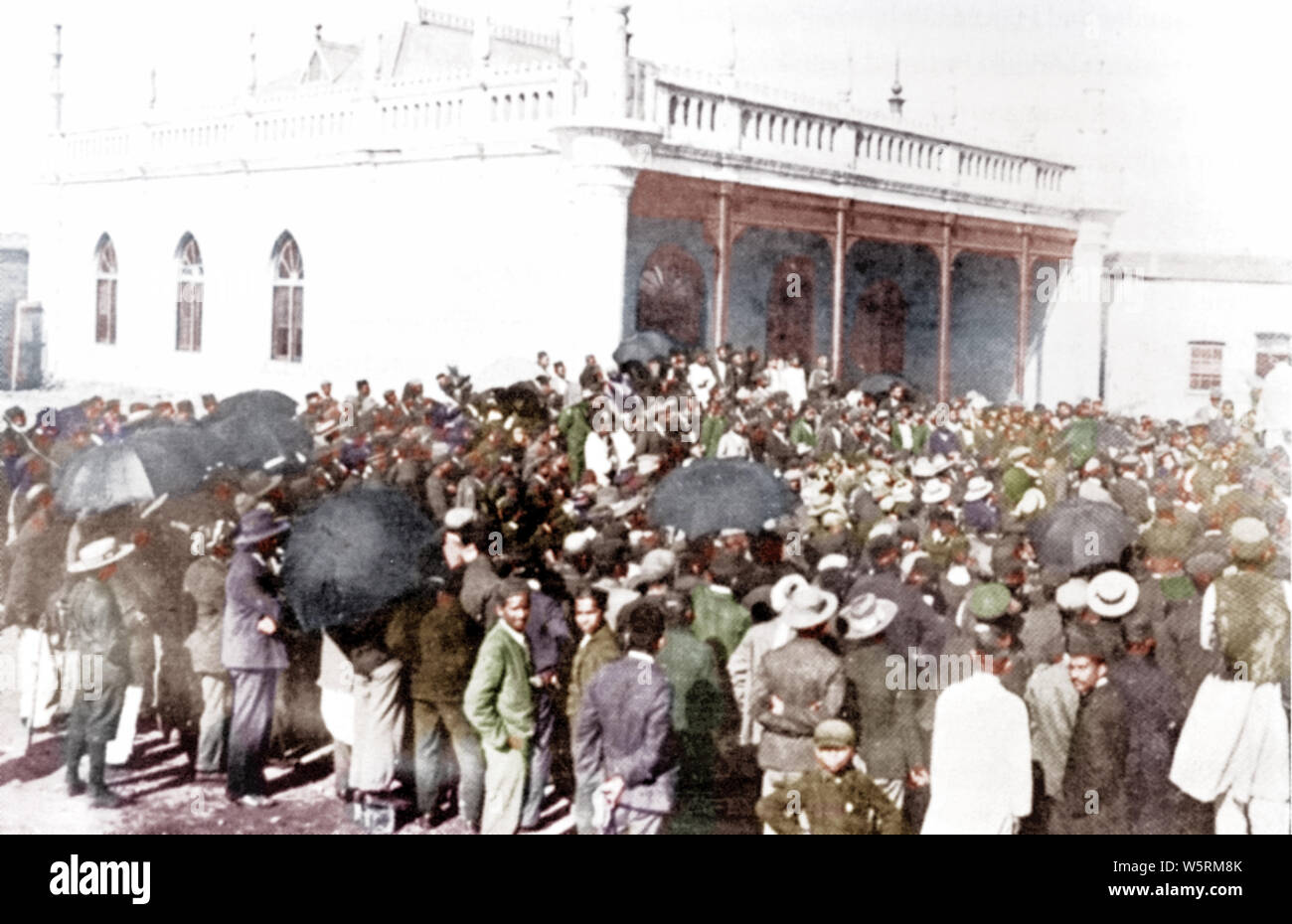 Masse Sitzungen außerhalb der Hamidia Moschee in Johannesburg, Südafrika, 16. August 1908 Stockfoto