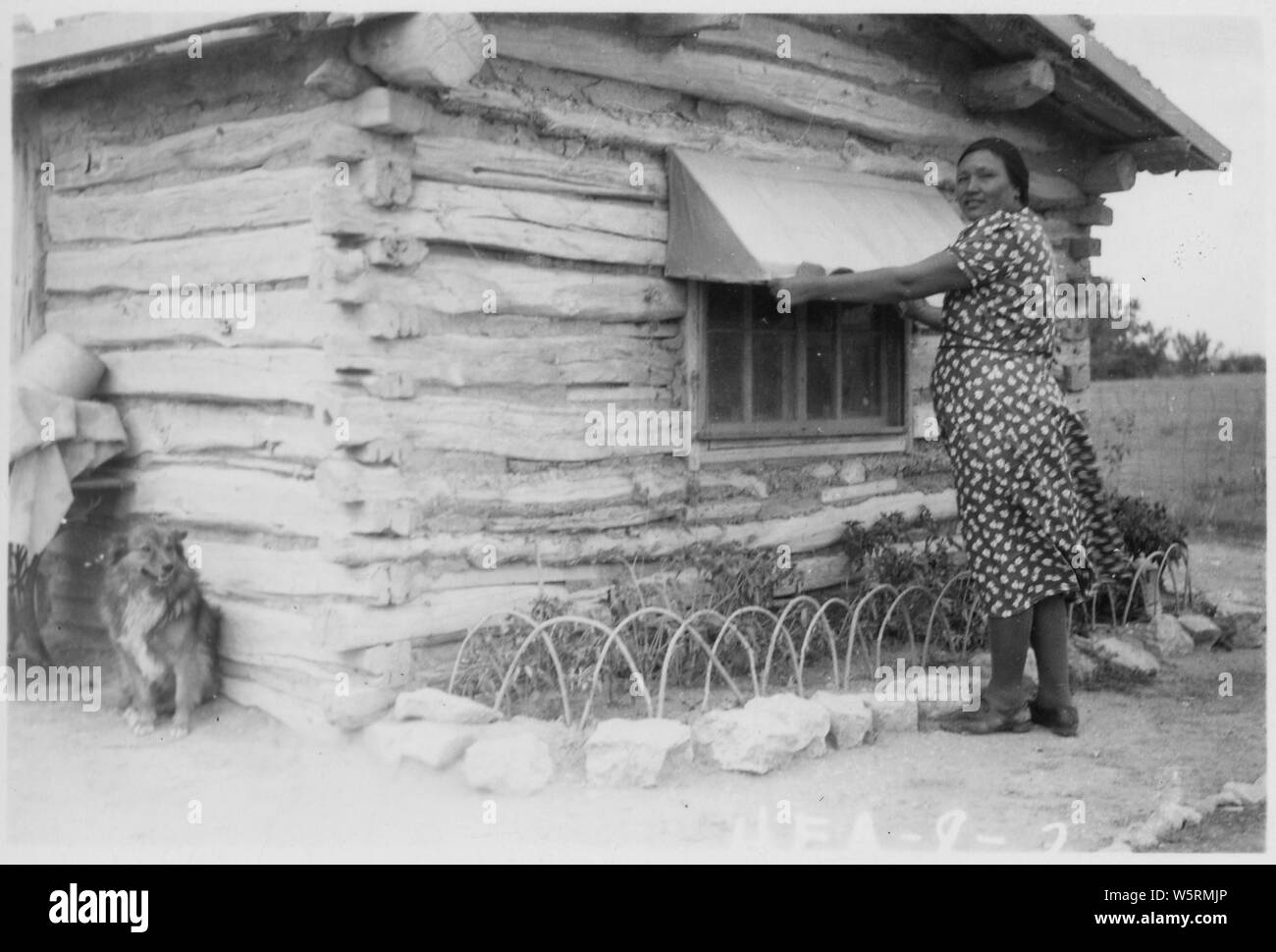 Mrs Jones' Markise aus Armee Mäntel Stockfoto