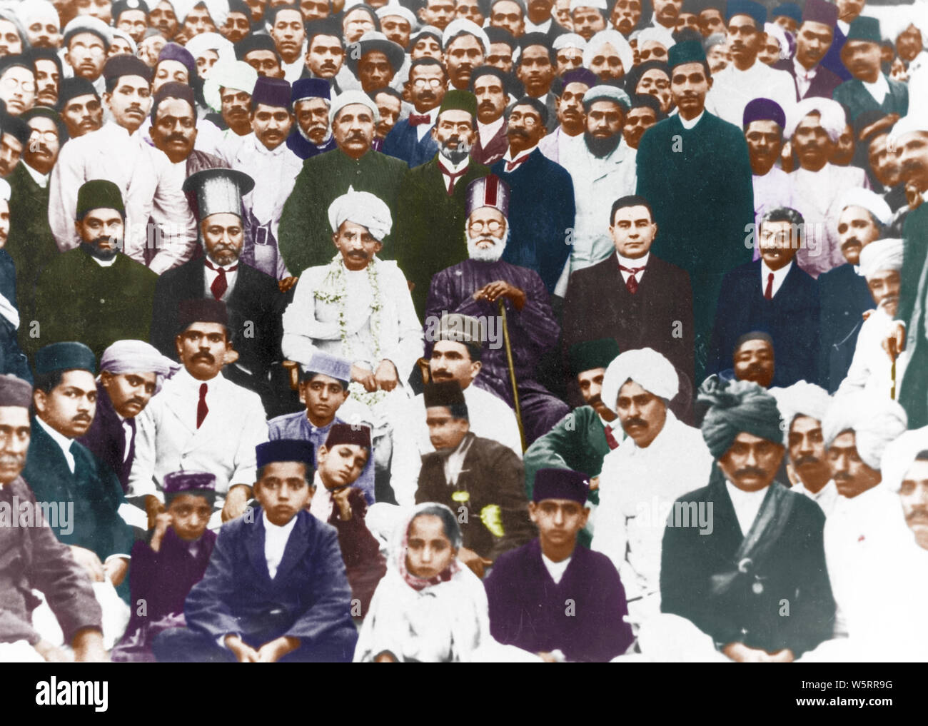 Mahatma Gandhi mit Dadabhai Naoroji India Asia 1915 Alter Jahrgang 1900s Bild Stockfoto