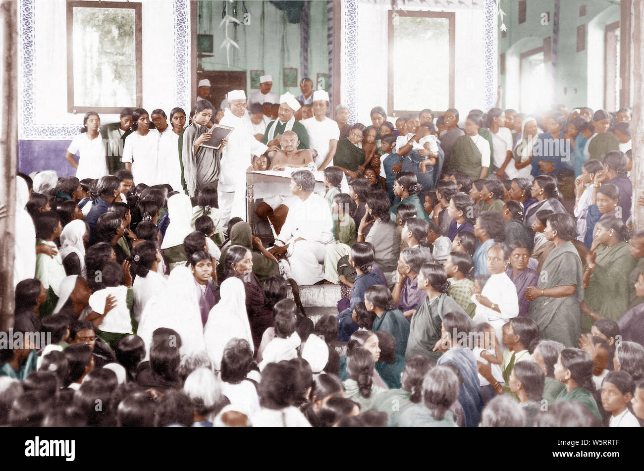 Mahatma Gandhi bei Frauentreffen Madras Chennai Tamil Nadu Indien Asien September 1921 Alter Jahrgang 1900s Bild Stockfoto