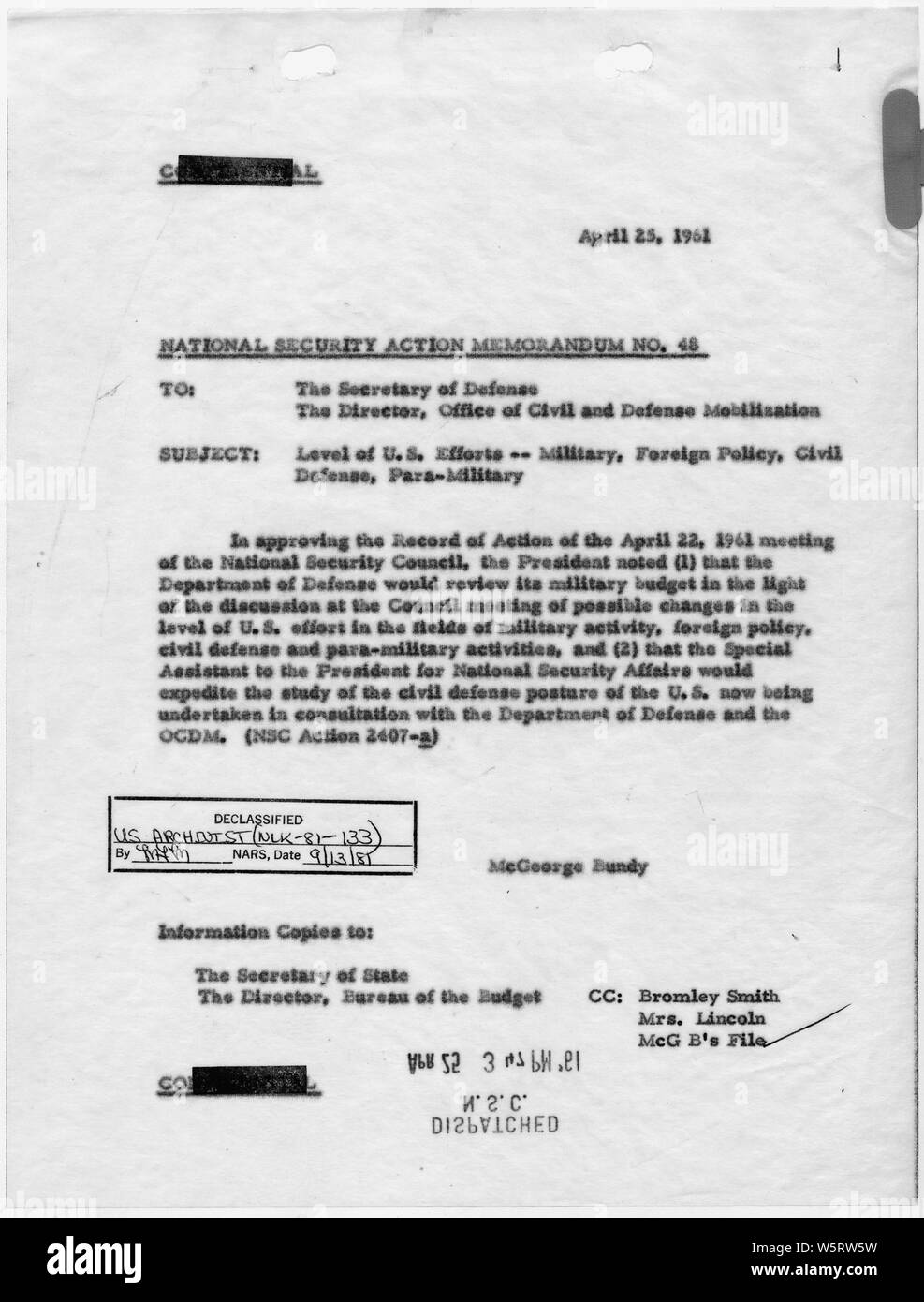 National Security Action Memorandum Nr. 48 der amerikanischen Bemühungen, ausländische Militär, Zivilschutz, paramilitärischen; Umfang und Inhalt: Memorandum für Staatssekretär für Verteidigung, Direktor, Büro für zivile und militärische Mobilisierung zur Überprüfung der Abteilung für Verteidigung militärische Budget. Stockfoto