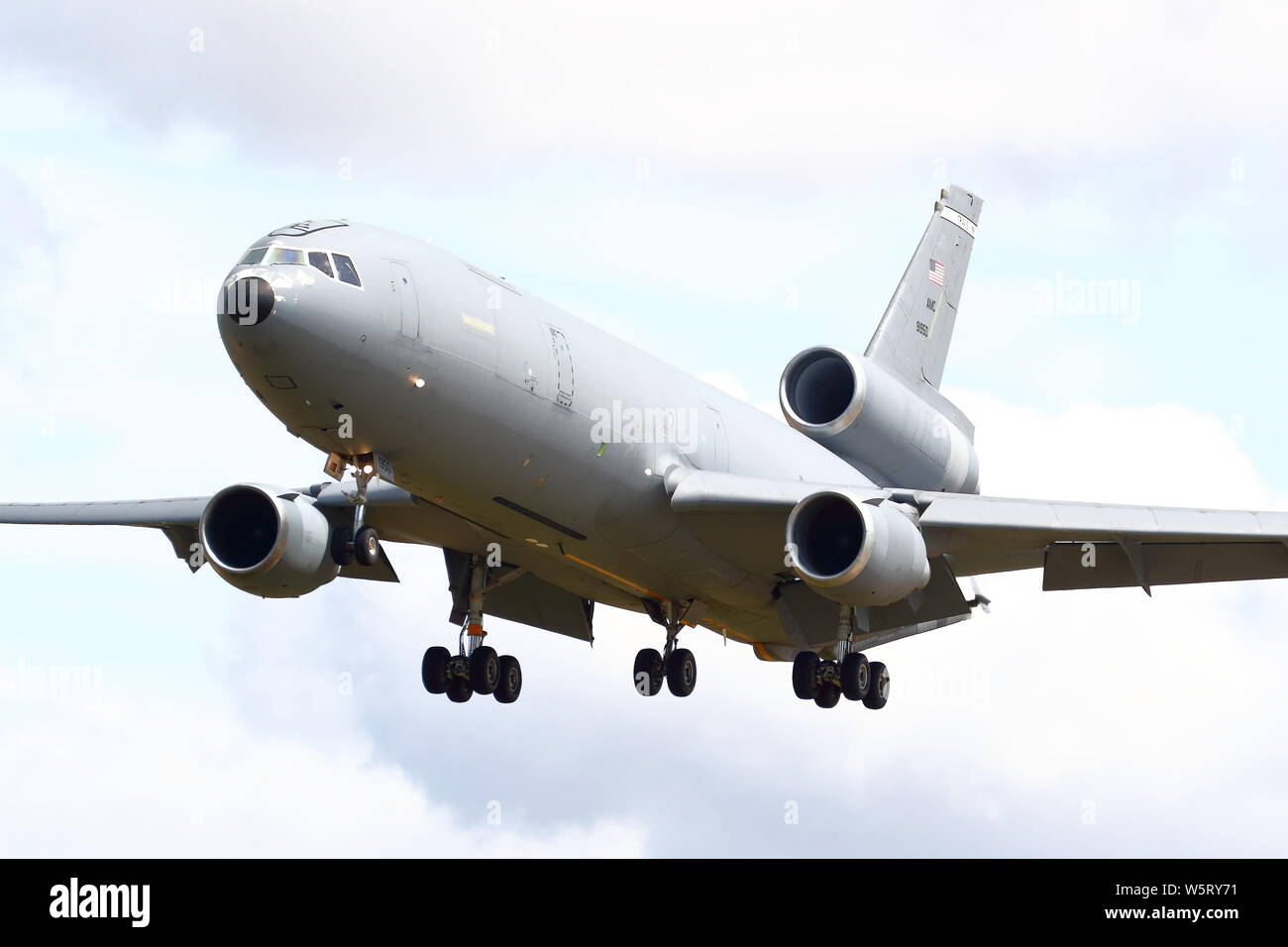 USAF McDonnell Douglas KC-10-Tankflugzeug der RIAT 2019 an RAF Fairford, Gloucestershire, Großbritannien anreisen Stockfoto