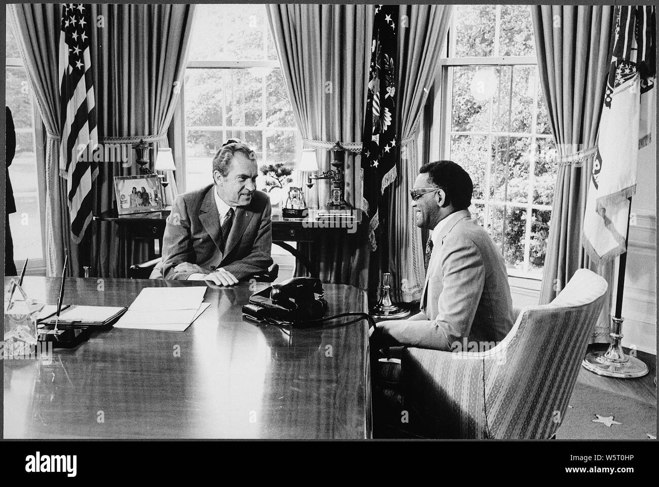 Nixon Treffen mit Ray Charles im Oval Office; Umfang und Inhalt: Im Bild: Nixon, Ray Charles. Betrifft: Animateure. Stockfoto